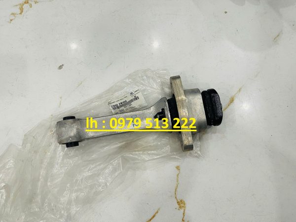 chan-thanh-giang-santafe-2012 chân máy thanh giằng hyundai santafe 2013