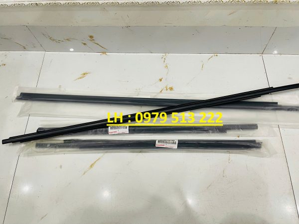 nep-chan-kinh-ngoai-vios-2010 nẹp chân kính ngoài toyota vios 2009