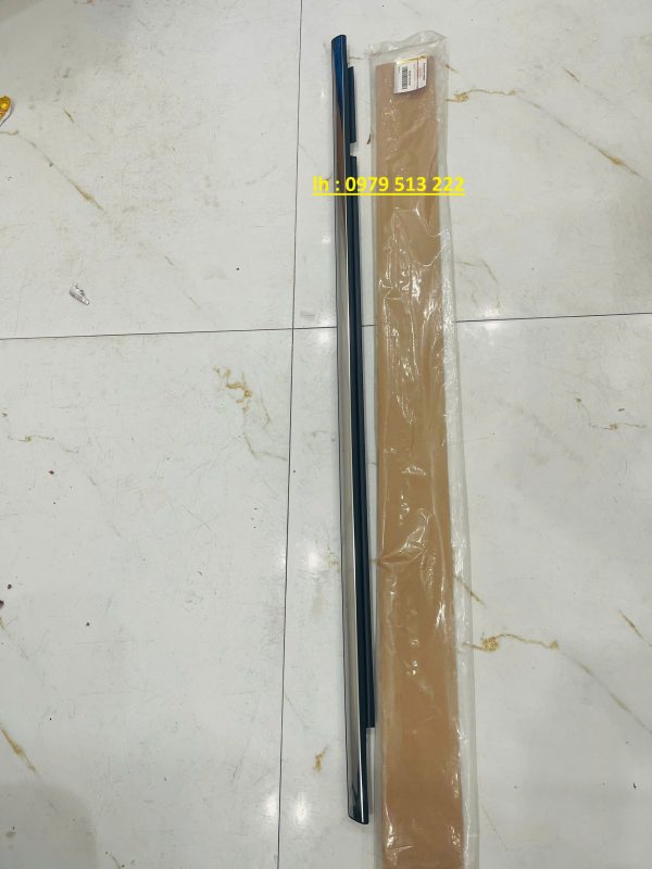 nẹp chân kính mitsubishi xpander chính hãng