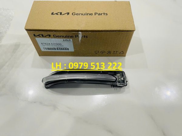 den-xi-nhan-guong-carens-2023 đèn xi nhan gương kia carens 2023