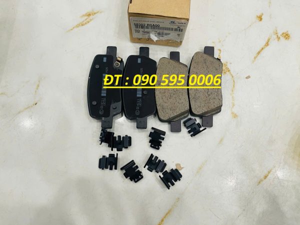 ma-phanh-sau-carnival-2022 má phanh sau kia carnival 2023