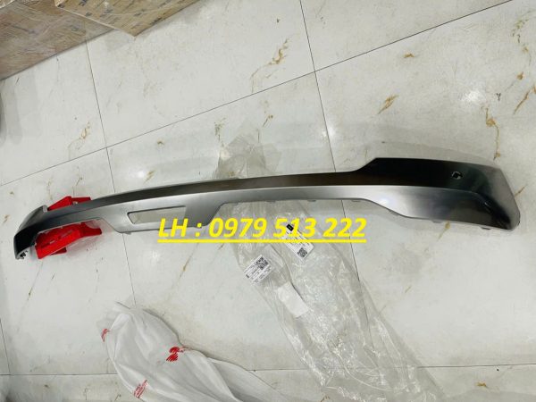 op-ma-can-sau-carnival-2024 ốp mạ cản sau dưới kia carnival 2025