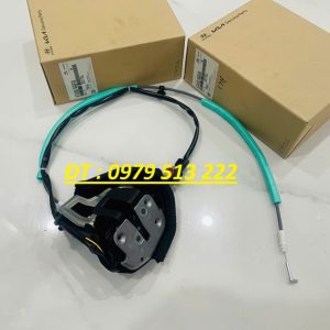 khóa ngậm cửa lùa kia carnival 2023